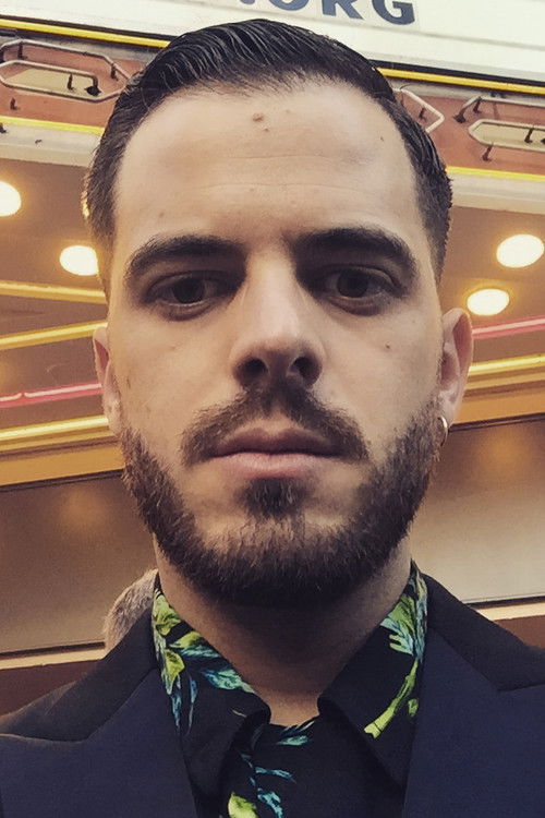 Santiago Rodríguez-Costabal as Vicente