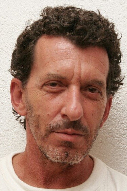 Carlos Nieto-Balboa as Avelino
