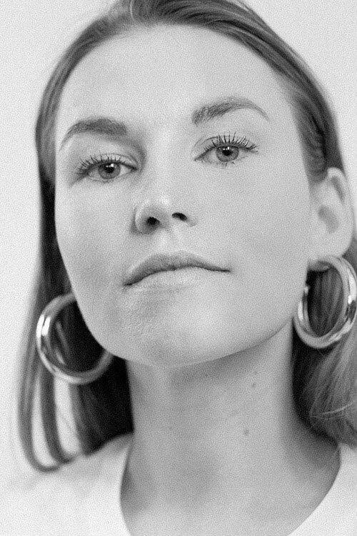 Amanda Lindblom as Alice