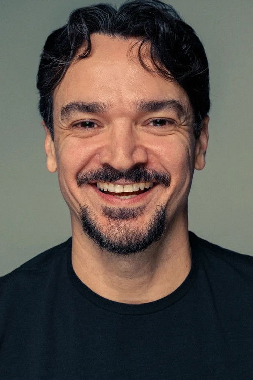 Tay Lopez as Hiltinho