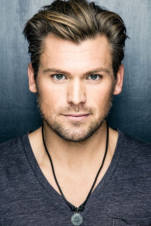 Chris Prascus as Detective Harkins