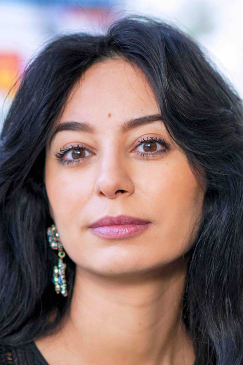 Kaoutar Harchi as Mother