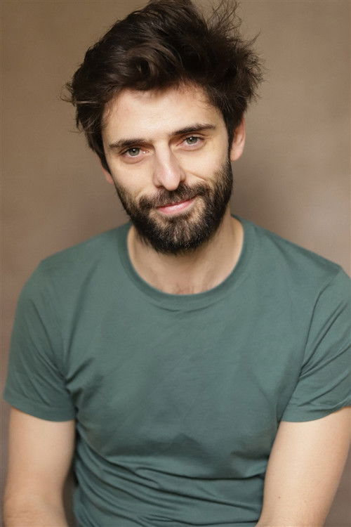 Reynold de Guenyveau as Alex