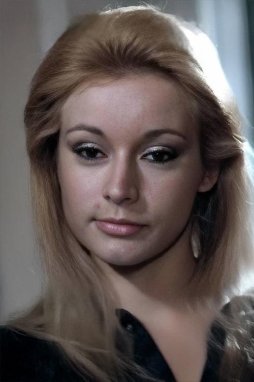 Karin Well as Evelyn