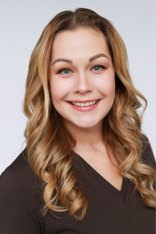 Victoria Stevina as Svetlana Ledneva