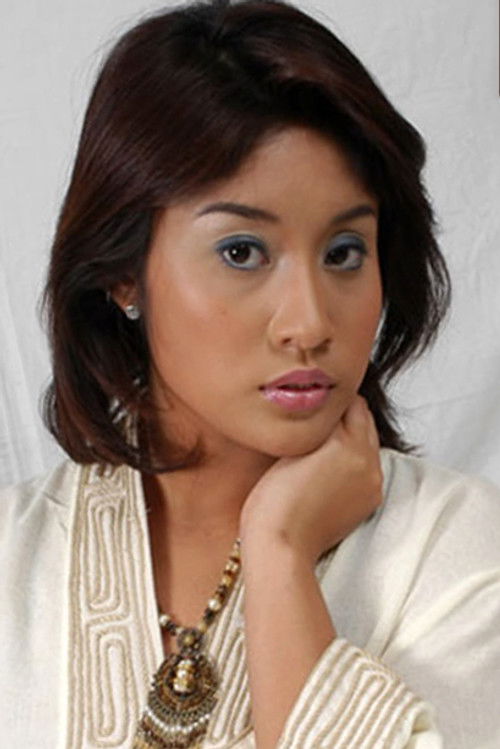 Hetty Sarlene as Alissa