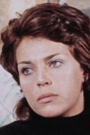 Lorraine Rainer as Xénie