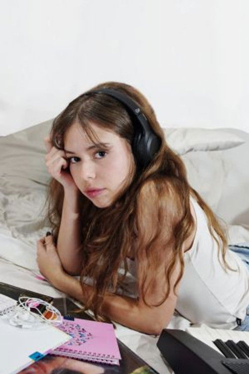 Stella Vandalete as Vanessa