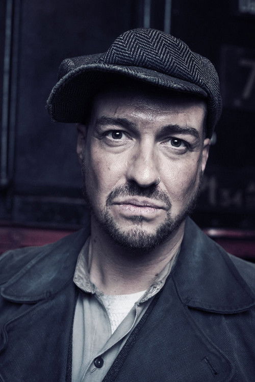 Florian Speckardt as 