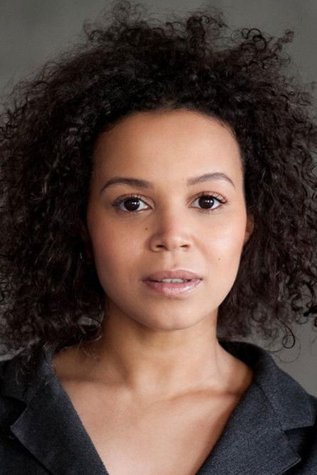 Lara Mesquita as Érica