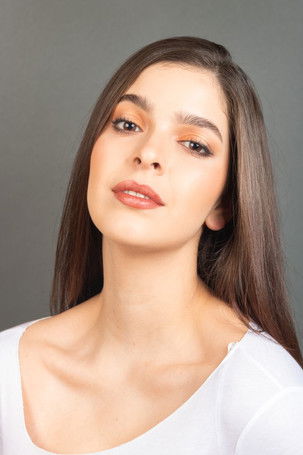 Seidy Berchat as Refugios Fernandez (Adolecente)