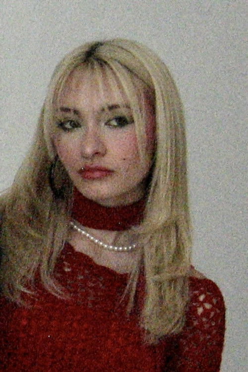 Nadia Freitag as Robbie