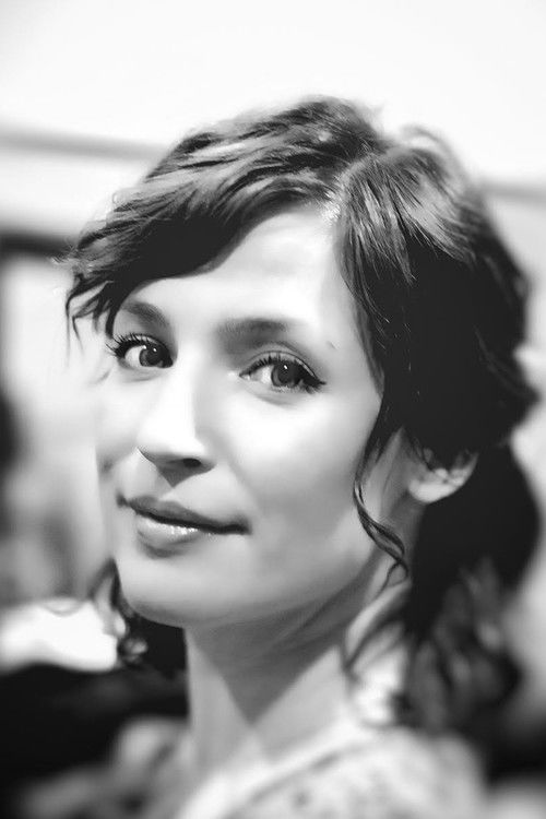 Zillah Glory as Narrator (voice)