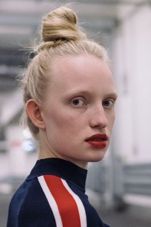 Luzia Oppermann as Erste Krankenschwester