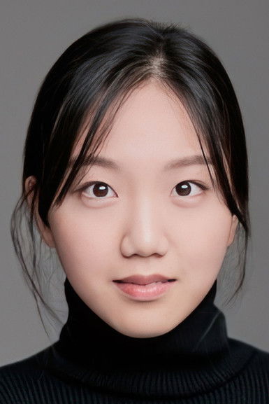 Ahn Se-eun as Young Myung-eun