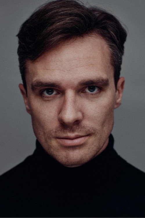 Oscar Lauritzen as Michael