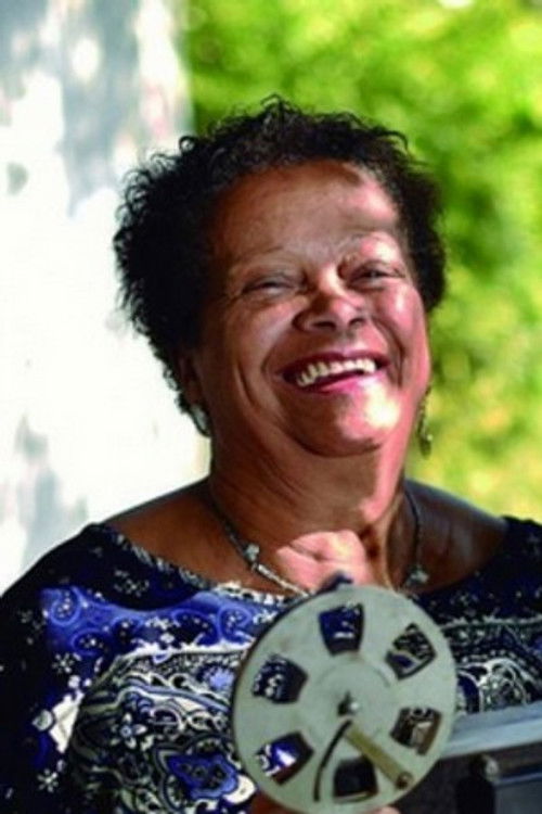 Maria José Novais Oliveira as Zezé