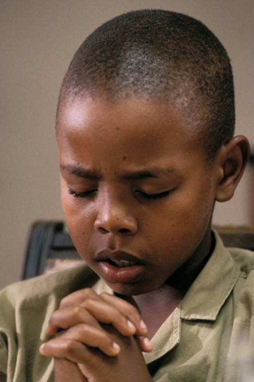 Ofentse Modiselle as Roger Rusesabagina