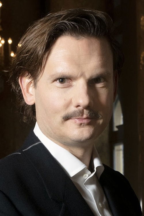 Daniel Hoesl as Bonin