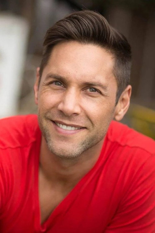 Stefan Ludik as Xander