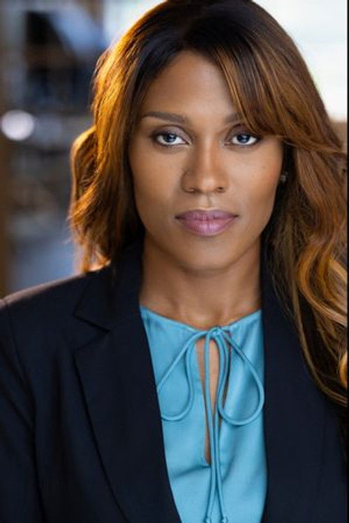 Shaunii Arcé as Lisa Thomas