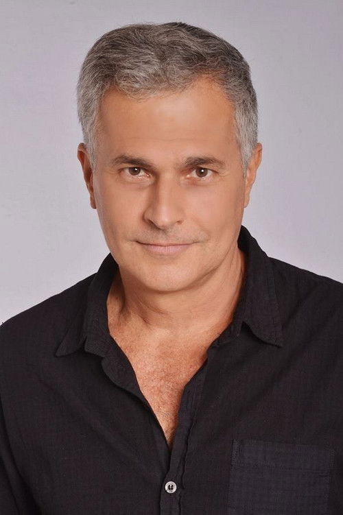 Ronaldo Gontijo as Stanley Schamlos