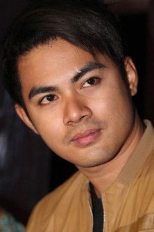 Guntur Triyoga as Guntur