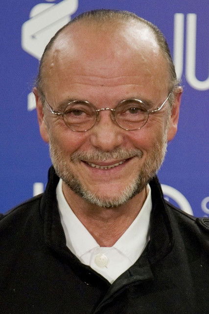Moses Znaimer as Leo Ellis