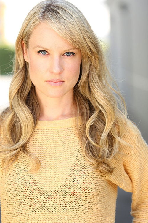 Liv von Oelreich as Leah