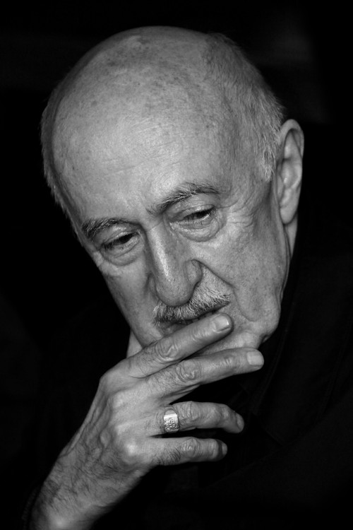 Otar Iosseliani as passerby