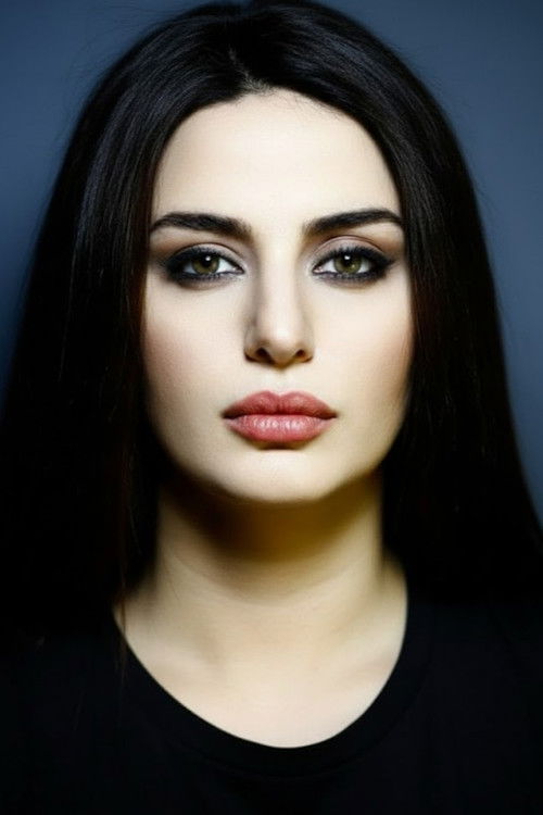 Pınar Dikici as Kamalia