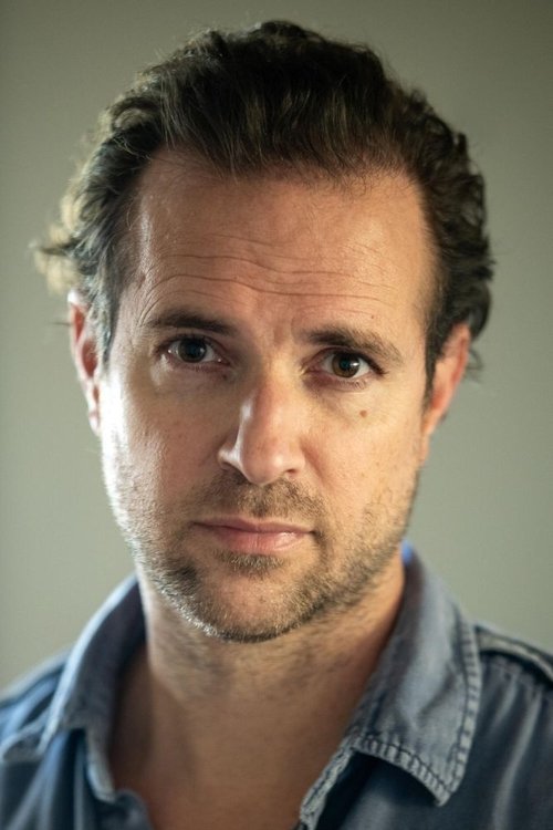 Tom Frank as René Etienne