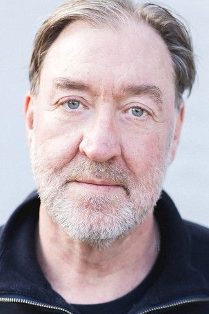 Christopher Donahue as Bartender (uncredited)