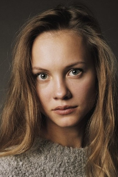 Mariya Paley as Юля Макарова