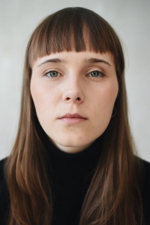 Getter Meresmaa as Elsa