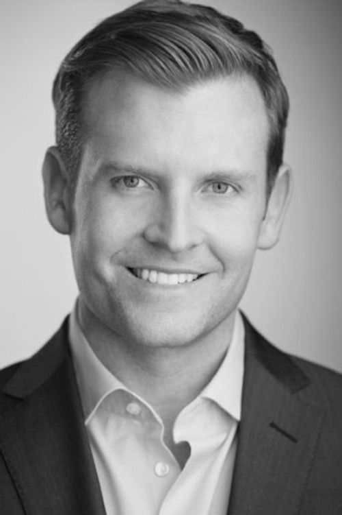 Kirk Hawkins as Reporter