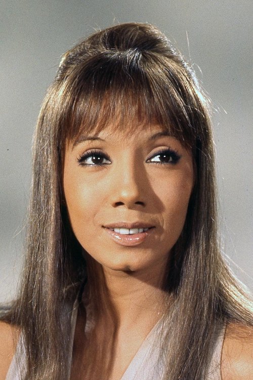 Rosenda Monteros as Pili