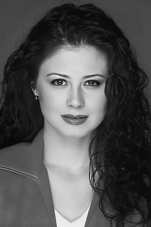 Corina Dănilă as Female Reporter