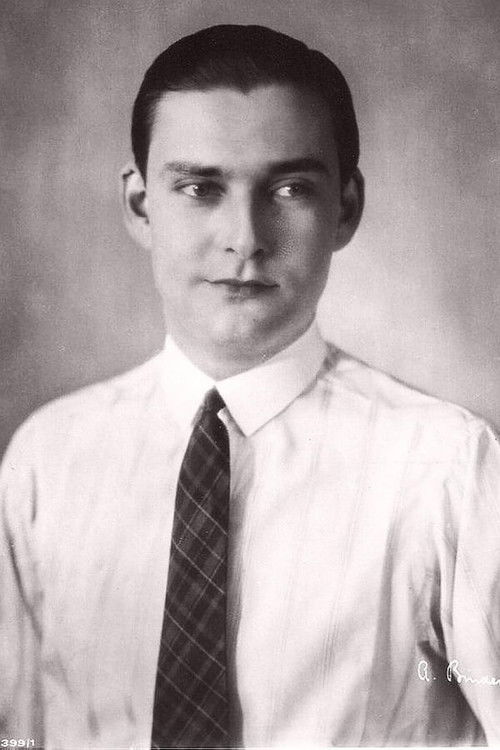 Harry Halm as Der Erbprinz