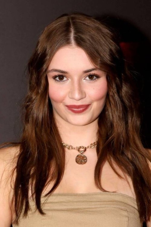 Gemma Brooke Allen as Beverly