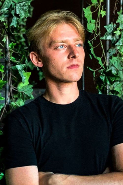 Krisztián Károlyi as Mano