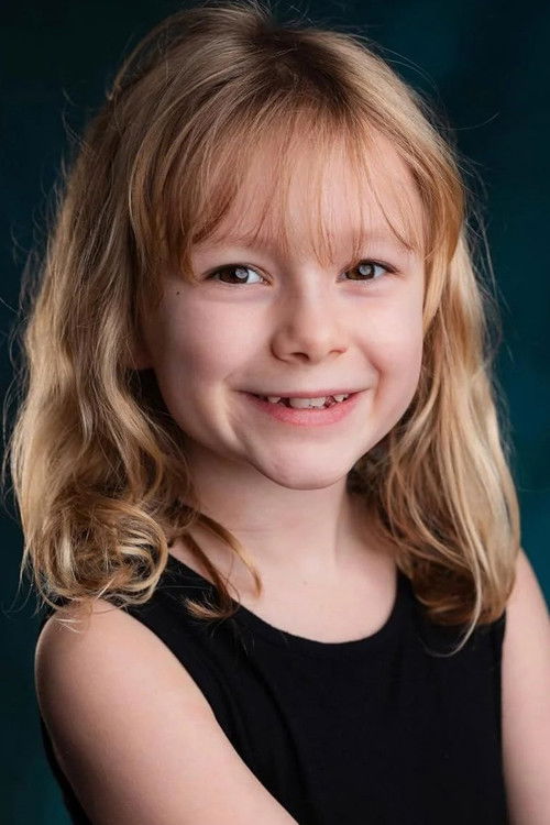 Mia Millichamp-Long as Annie