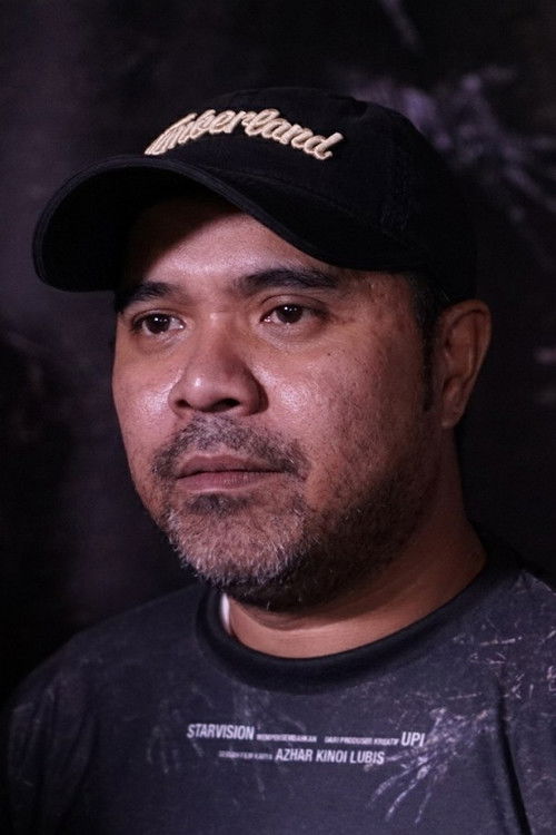 Azhar Kinoi Lubis as Grocery Store Clerk