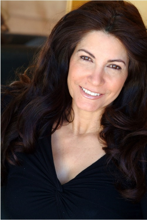 Sonia Izzolena as Mary Henderson