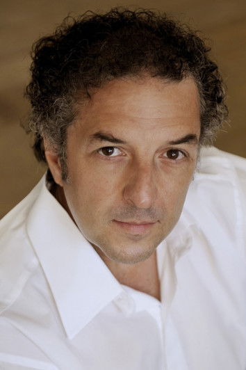 Luiz Ramalho as clown