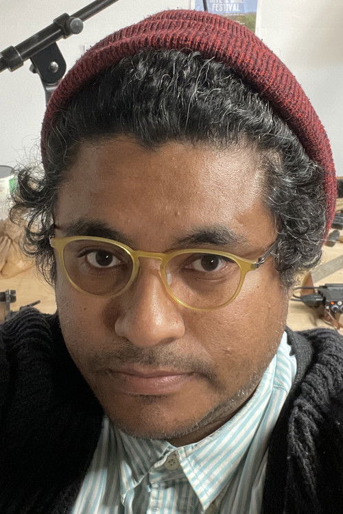 Luis Arnías as Self