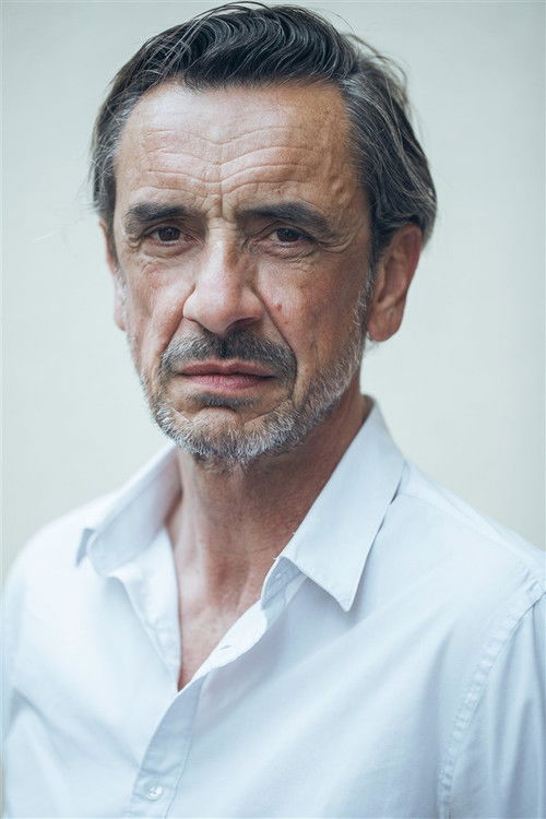 Éric Beslay as Franck Moya