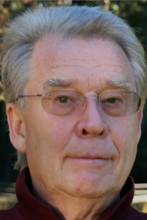 Wolfgang Buresch as Hase Caesar (voice)