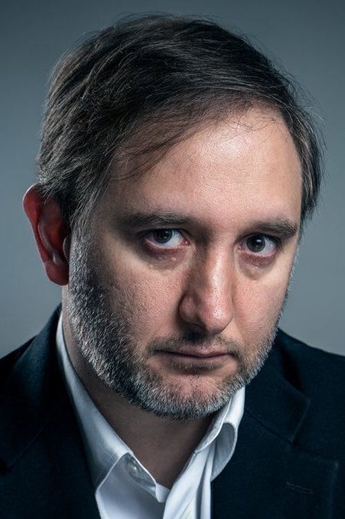 Daniel Chamorro as Periodista