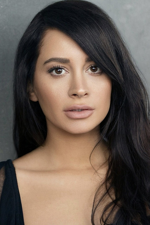 Charlie Esquér as Paula